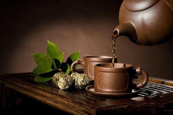 发烧时可以喝什么饮料,发烧的时候不能喝哪一种饮料?