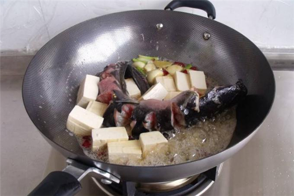 鲶鱼的内脏怎么清理,鲶鱼怎么收拾内脏 鲶鱼的内脏怎么清理,鲶鱼怎么收拾内脏