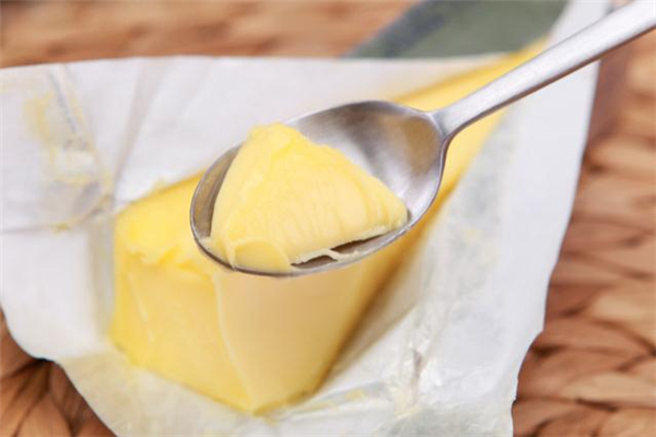 黄油和猪油的区别是什么,黄油和酥油的区别