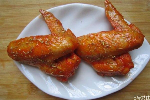 吃鸡翅的好处,吃鸡翅有什么好处和坏处