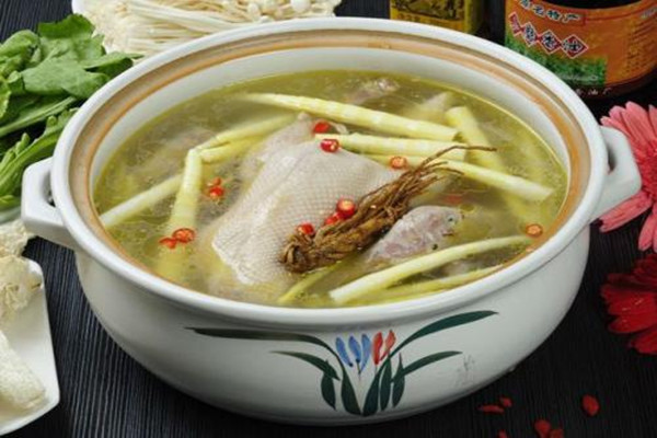 竹笋老鸭汤怎么做好吃,老鸭竹笋汤的做法