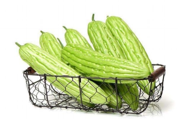 苦瓜泡水喝有什么好处,泡苦瓜水的功效和作用