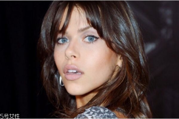 假体隆鼻后注意的事项,假体隆鼻术后注意事项