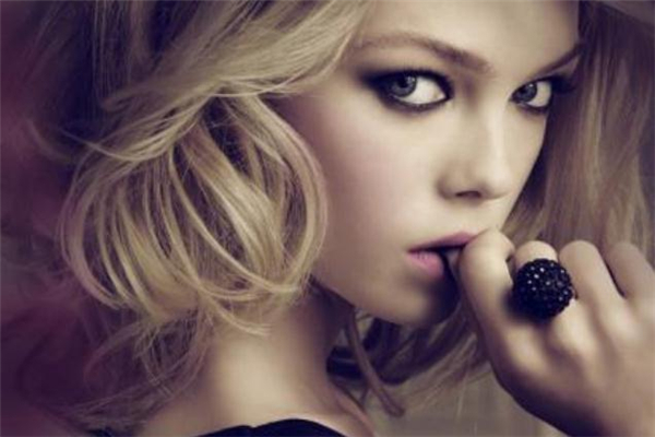 眼窝填充术的危害,眼窝填充费用