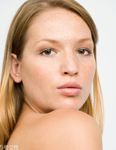 做完皮秒皮肤为什么会反黑,做皮秒一个星期了但是皮肤反黑很严重