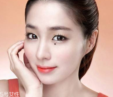 点痣不能碰水,为什么点了痣不能碰水