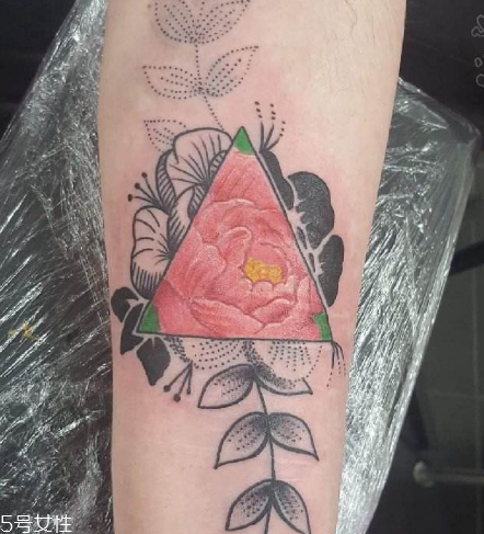 纹身打雾跟不打雾区别,纹身打雾是什么效果 纹身打雾跟不打雾区别,纹身打雾是什么效果