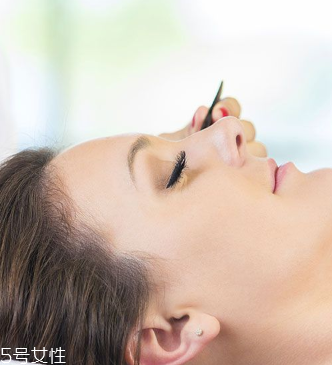 接睫毛后能化妆吗,化了妆可以接睫毛吗