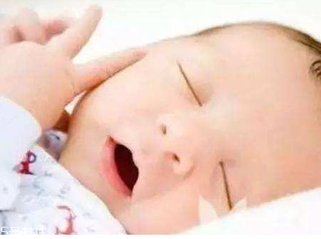 睡觉压脸会长皱纹吗,侧身睡脸上压出皱纹 睡觉压脸会长皱纹吗,侧身睡脸上压出皱纹