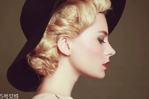 玻尿酸丰唇后多久可以涂口红,嘴唇打完玻尿酸多久可以涂口红