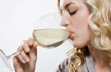 打玻尿酸后喝酒会怎么样,打完玻尿酸喝酒有什么影响