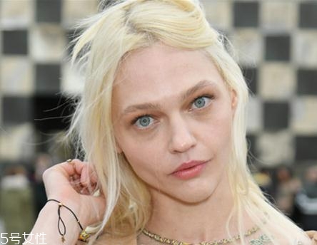 玻尿酸填充法令纹安全吗,玻尿酸填充法令纹有危险吗 玻尿酸填充法令纹安全吗,玻尿酸填充法令纹有危险吗