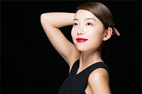 丰胸切口,隆胸的切口在哪里