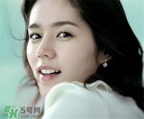 玻尿酸隆鼻会碰歪吗,玻尿酸鼻子会歪吗