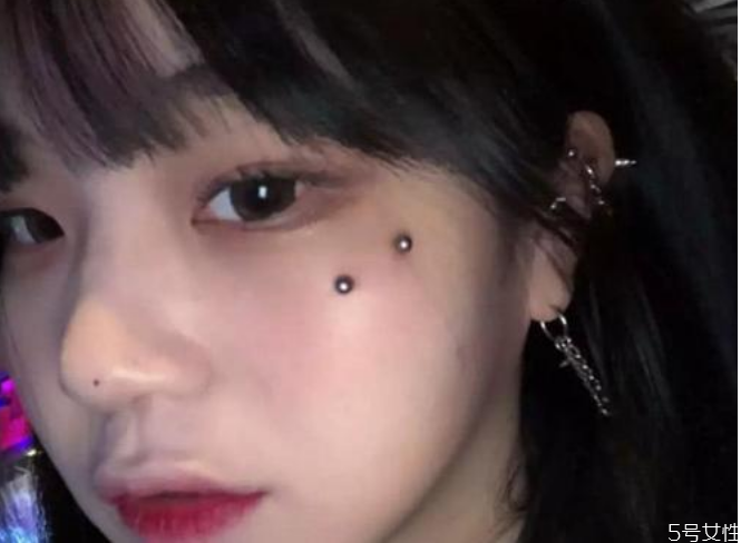 舌钉和唇钉哪个痛,舌钉唇钉脐钉谁最痛 舌钉和唇钉哪个痛,舌钉唇钉脐钉谁最痛