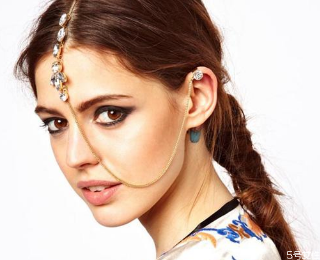 自己打舌钉如何找位置,打舌钉正确位置