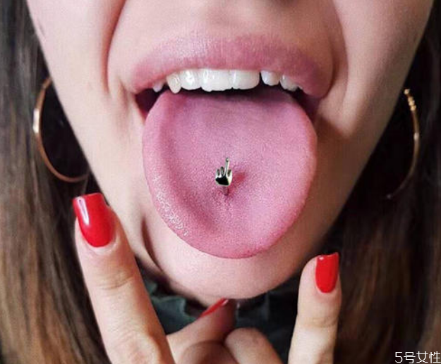 打舌钉耽误吃饭吗,打舌钉影响吃饭吗