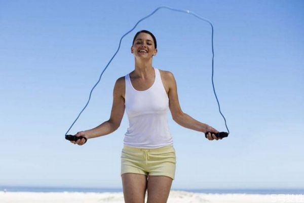 开合跳和跳绳哪个效果好,开合跳和跳绳效果一样吗