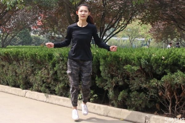 开合跳应该怎么跳,开合跳是怎么跳的 开合跳应该怎么跳,开合跳是怎么跳的