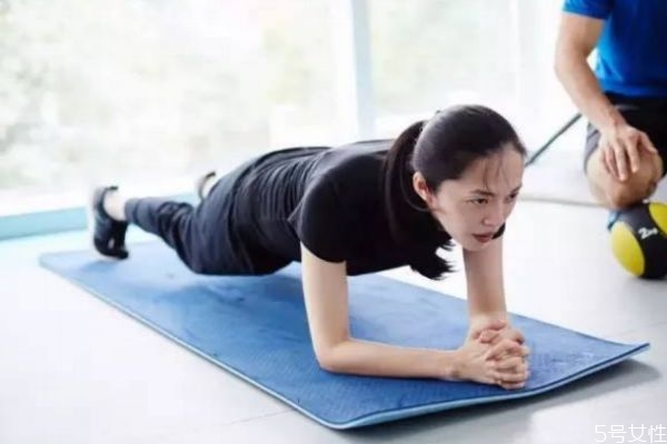 平板支撑可以瘦肚子,平板支撑可以瘦小肚子吗