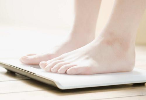 体重200斤一个月能瘦多少斤,为什么体重卡在一个数不下去