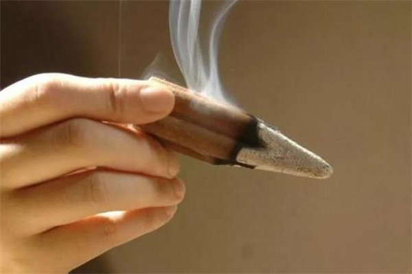 艾灸减肥几天灸一次最好的,艾灸多久可以达到减肥的效果