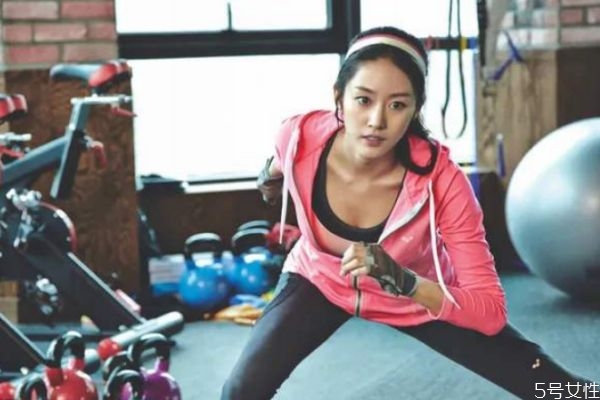 臀部赘肉怎么减下去,如何减掉臀部的赘肉