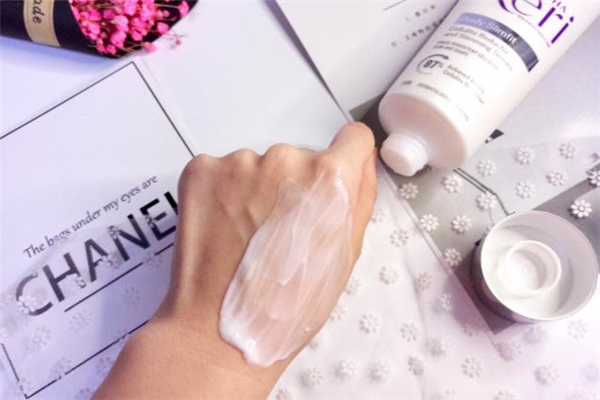 瘦身霜能涂在胸上吗,瘦胸霜有用吗