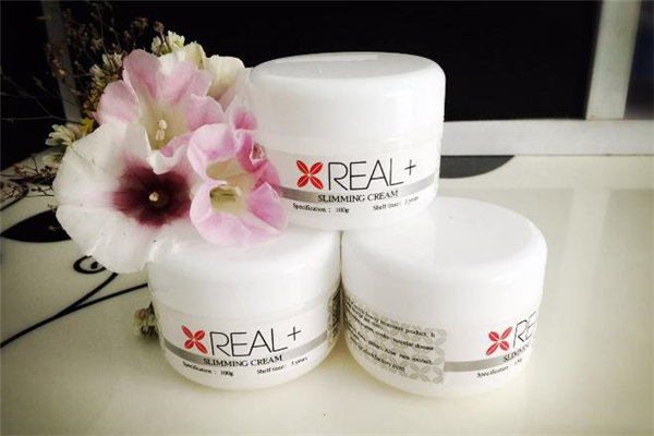 用面霜长脂肪粒,为什么会长脂肪粒,是眼霜用多了么