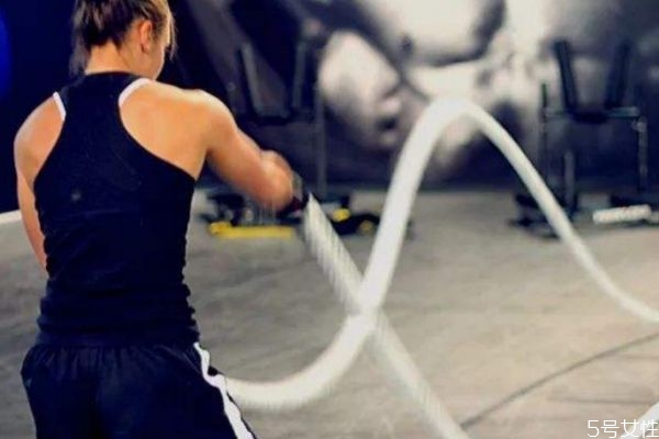 战绳和跑步哪个燃脂快,战绳和跑步哪个效果好