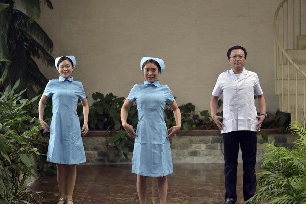 胸大小不对称怎么办,胸部不对称是什么情况