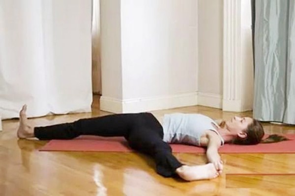 产后瘦肚子瑜伽,产后收腹瑜伽