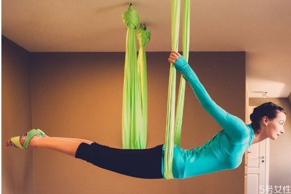 空中瑜伽减肥效果好吗,空中瑜伽的功效