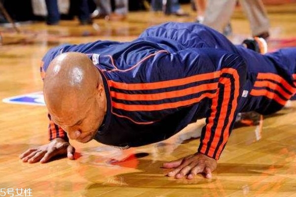 俯卧撑的作用,俯卧撑有啥用