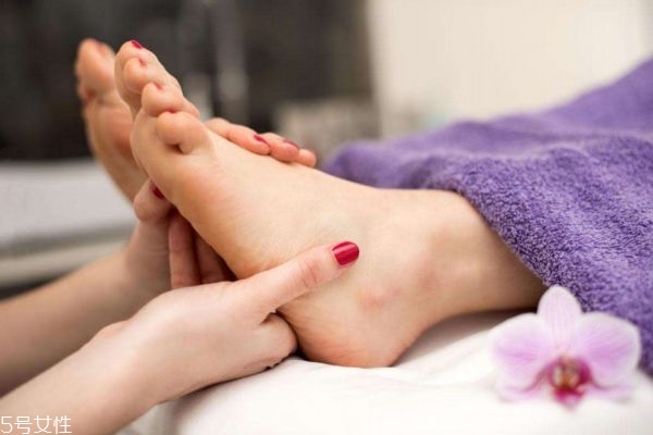 大腿减肥按摩手法,怎么按摩大腿减肥