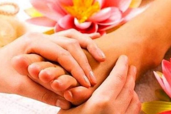 脚底按摩减肥法,脚底按摩能减肥吗 脚底按摩减肥法,脚底按摩能减肥吗