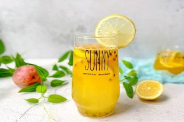 柠檬泡蜂蜜减肥法,柠檬蜂蜜水减肥法可靠吗