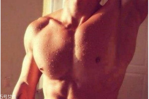 驼背圆肩怎么矫正,矫正圆肩驼背的训练动作