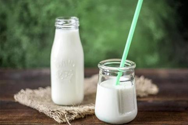 酸奶脱脂的好还是全脂的好?,全脂酸奶和脱脂酸奶哪个减肥 酸奶脱脂的好还是全脂的好?,全脂酸奶和脱脂酸奶哪个减肥