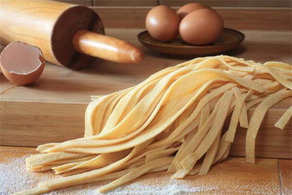 手擀面面条筋道的配方,手擀面的制作方法