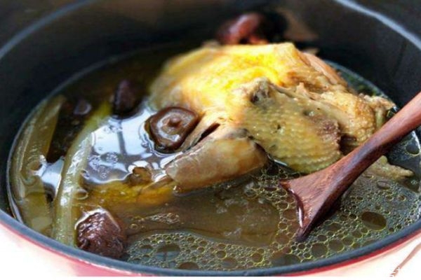 老母鸡炖汤怎么做才最有营养,老母鸡炖汤的方法