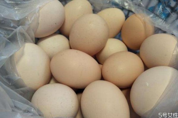 如何分辨鸡蛋是否变质,鸡蛋变质了是什么样子的 如何分辨鸡蛋是否变质,鸡蛋变质了是什么样子的
