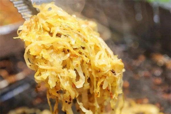 酸菜要放冰箱吗,酸菜是放冰箱好还是不放好