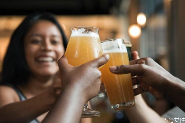 啤酒的热量高吗会胖吗,啤酒能长胖吗 啤酒的热量高吗会胖吗,啤酒能长胖吗