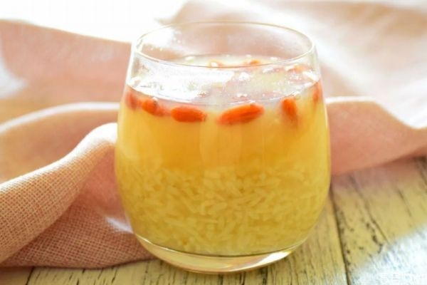 女人喝米酒有什么作用,女人喝米酒有什么好处 女人喝米酒有什么作用,女人喝米酒有什么好处