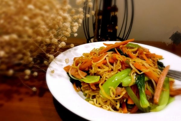 减肥可以吃炒方便面吗?,减肥可以吃煮方便面吗