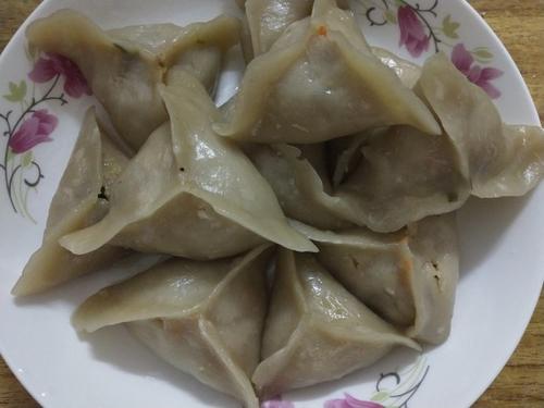 冷冻水饺冷水煮还是热水煮,冷水煮冻饺子还是热水