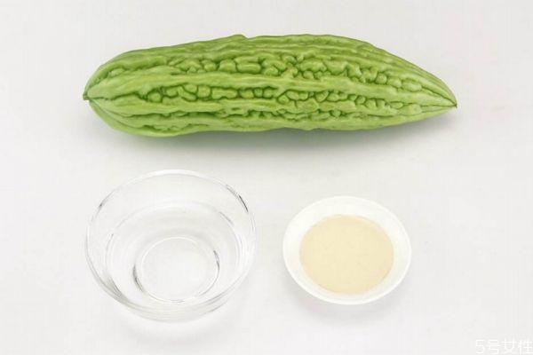 喝苦瓜汁有什么好处,喝苦瓜汁有什么好处和坏处