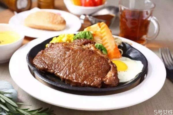 西冷牛排的简单做法,西冷牛排吃法