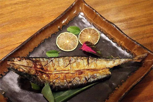 秋刀鱼吃了会胖吗,减肥吃秋刀鱼会胖吗